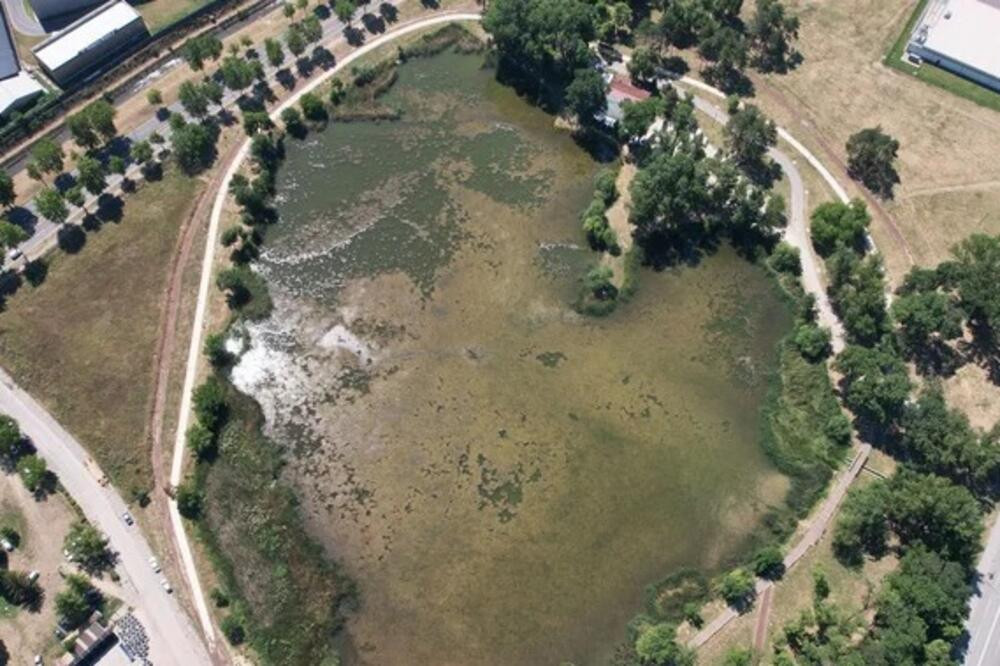 SRBI NE ZNAJU DA OVO MESTO U ŠUMADIJI IMA JEDINSTVENO JEZERO U OBLIKU SRCA: Turistička atrakcija, evo gde se nalazi! FOTO