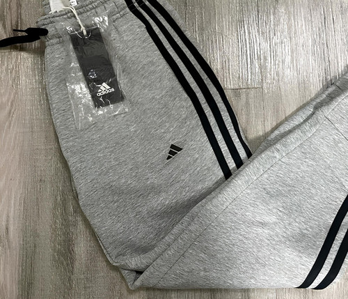 Três Listras adidas.jpg