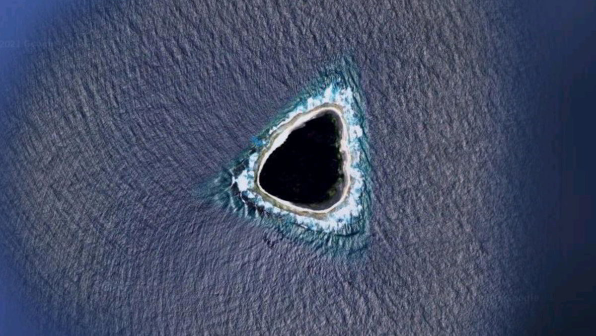 Misteriosa isola "oscurata" da Google Maps in mezzo all'oceano