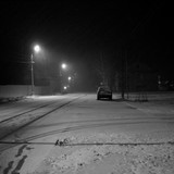 первый снег (черно-белый снимок)