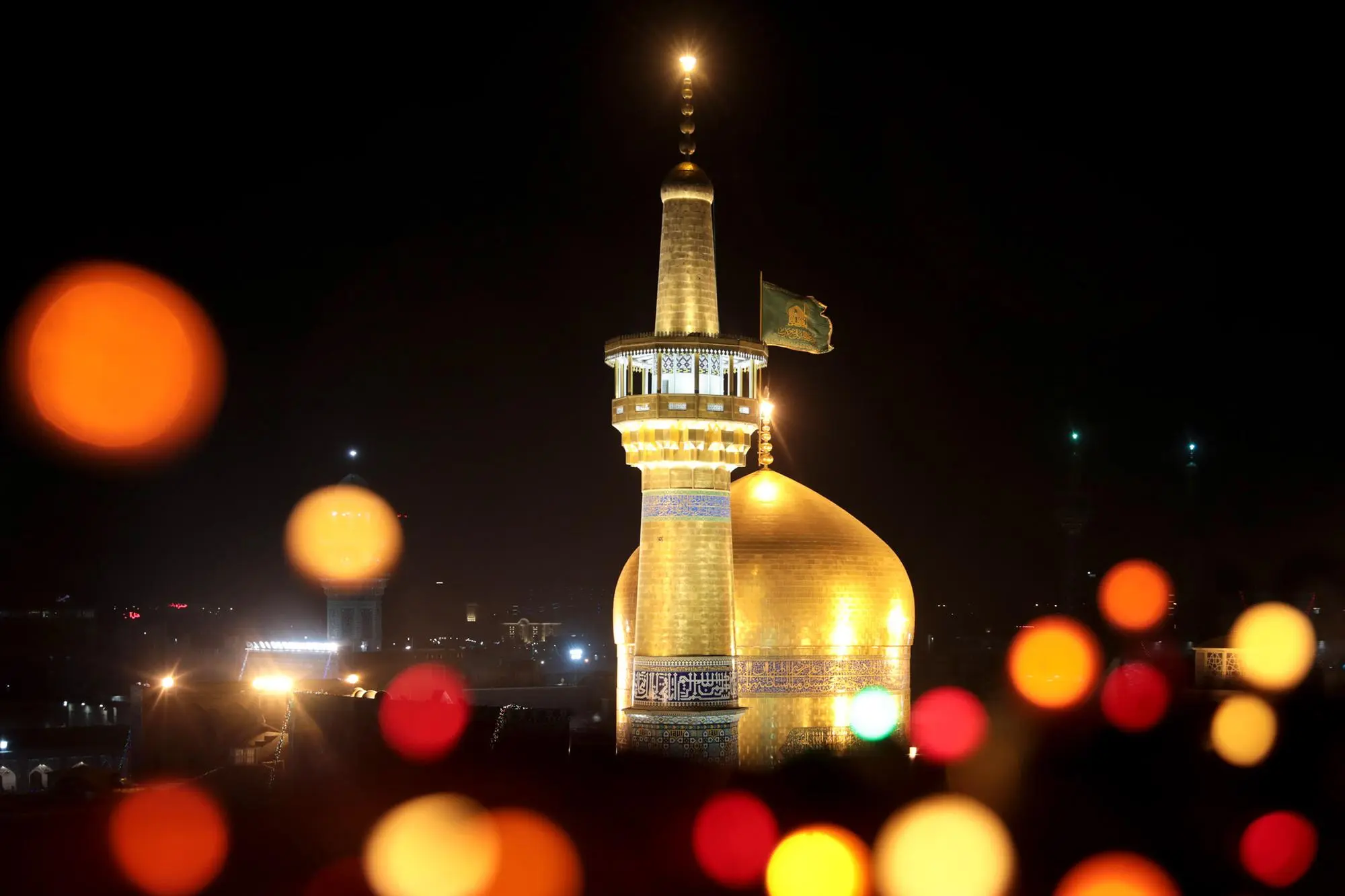 نمایی از حرم مطهر امام رضا ع در مشهد تور نوروز 1404 مشهد, تور ارزان مشهد نوروز, هتل 3 ستاره مشهد, پکیج ارزان مشهد نوروز 1404, رزرو تور مشهد نوروز با موج زمزم