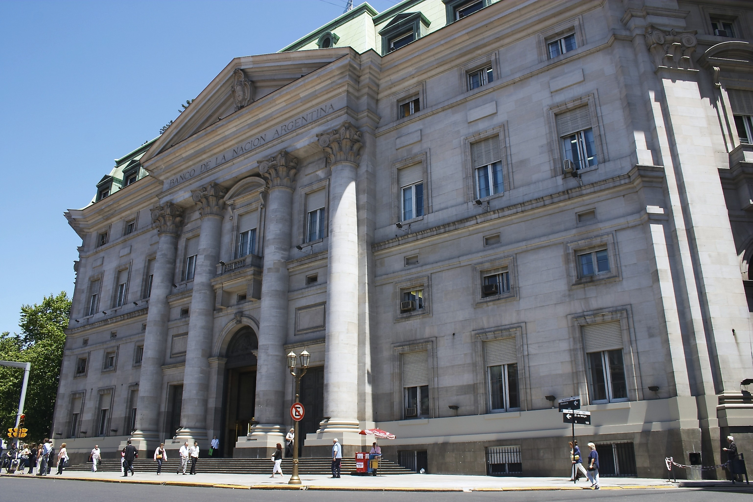 Suspensión de la conversión del Banco Nación en sociedad anónima