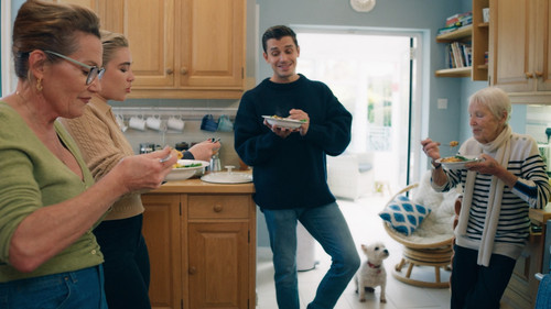 No.Taste.Like.Home.with.Antoni.Porowski.S01E01.Anglická.odysea.Florence.Pugh.1080p.DSNP.WEB DL.CZ.AA.jpg