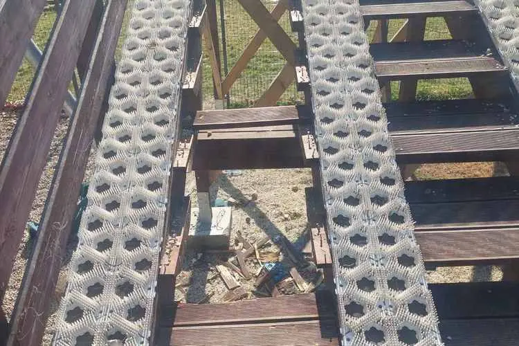 UNIŠTENE SPRAVE, OŠTEĆENI TERENI I OGRADE: Vandalizovan zabavni Avantura park na jezeru Bubanj!