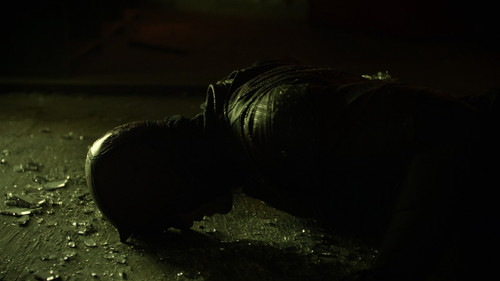 Marvels.Daredevil.S02E02.Dogs.to.a.Gunfight.1080p.DSNP.WEB DL.CZ EN. DD+5.1.x265.HEVC My.mkv snapsho.jpg
