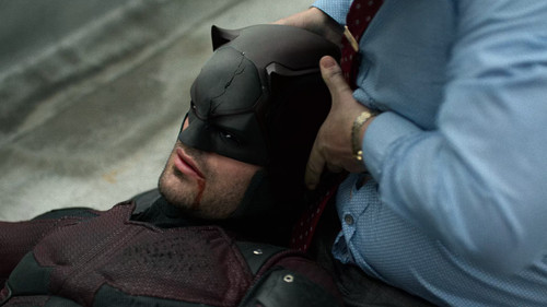 Marvels.Daredevil.S02E02.Dogs.to.a.Gunfight.1080p.DSNP.WEB DL.CZ EN. DD+5.1.x265.HEVC My.mkv snapsho