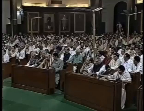 v0vdUsZZNq7W EQm.jpg