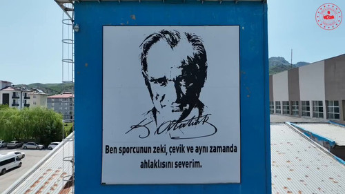 8oba5WpivKCAl9zf.jpg