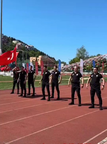 kj9 edCNiV235pS4.jpg