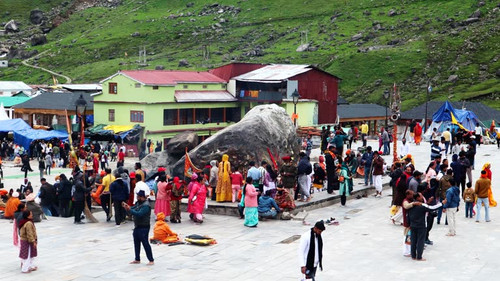 Best Place to Stay Near Kedarnath - The Bunker House.1