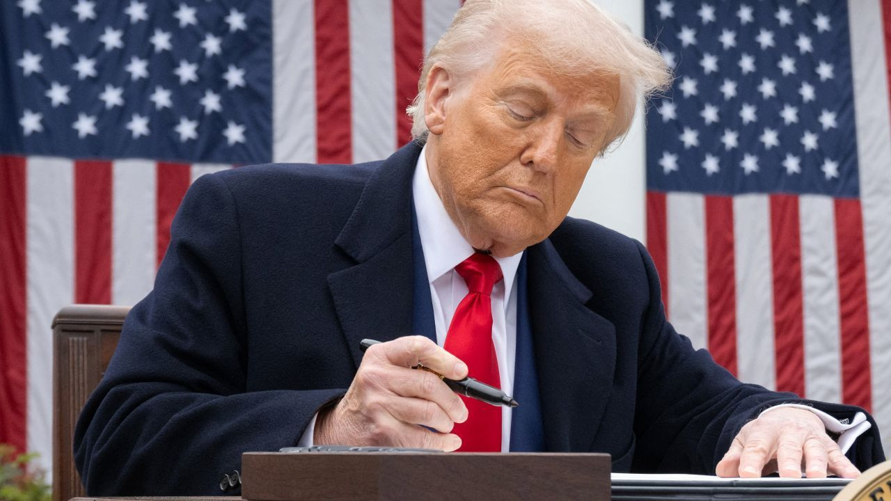 La Universidad de Harvard demanda al Gobierno de Trump por congelar fondos