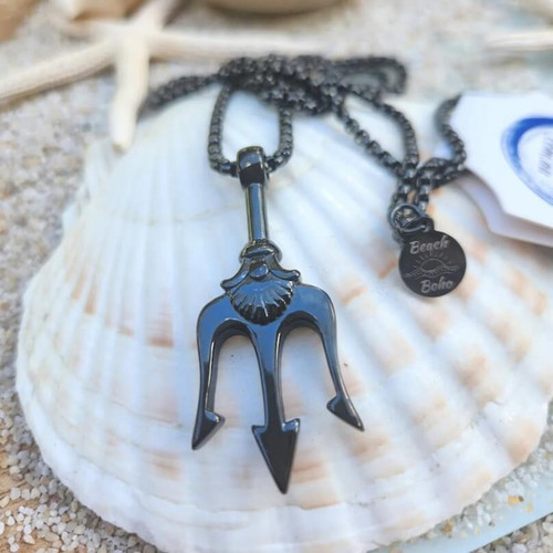 Best Necklaces for Men to Wear on a Beach.jpg