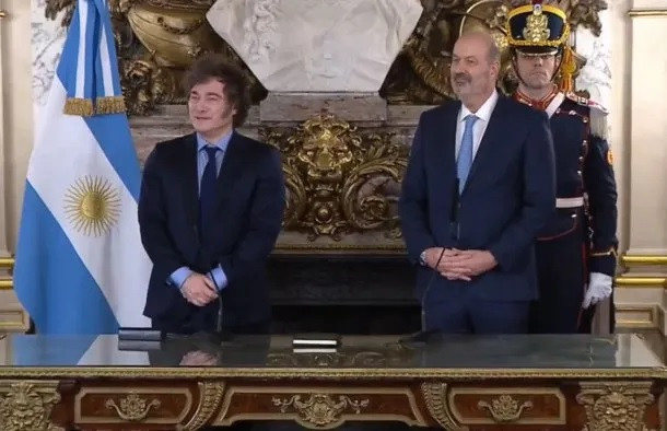 Javier Milei anticipó una nueva etapa de reformas: «Lo que no se usa, ¡vuela!»