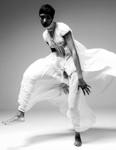 Jourdan Dunn by Javier Biosca Bazaar Espana 1.jpg