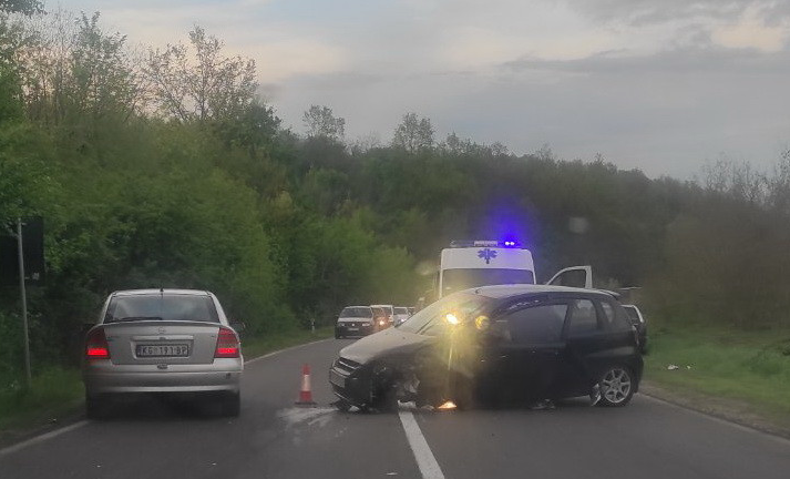 SAOBRAĆAJNA NESREĆA U DRAGOBRAĆI: Dve osobe povređene u sudaru više vozila! (FOTO)