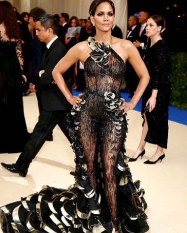 Halle Berry (Met Gala 2025 01).jpg