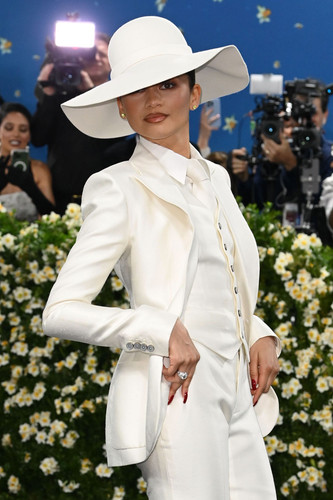 ZENDAYA (Met Gala 2025 04).jpg