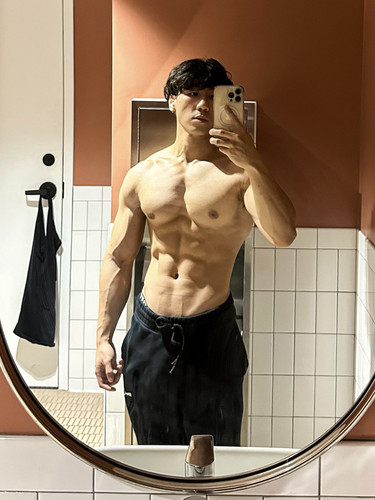 GYmnKWYXAAAFLkt.1