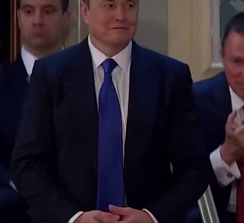 bpfloXXxvPAxzEDj.jpg