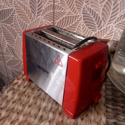 Torradeira Inox Red PTR203.jpg
