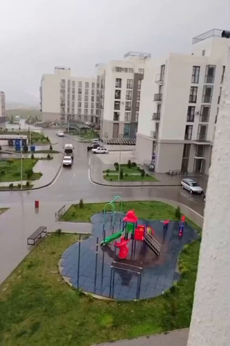 AZoSyWkbuEsC66bx.jpg