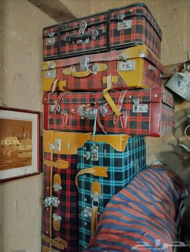 GqPKJnlXEAALoR3.jpg