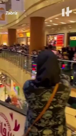 BMcyRLJdsrvEM6gN.jpg