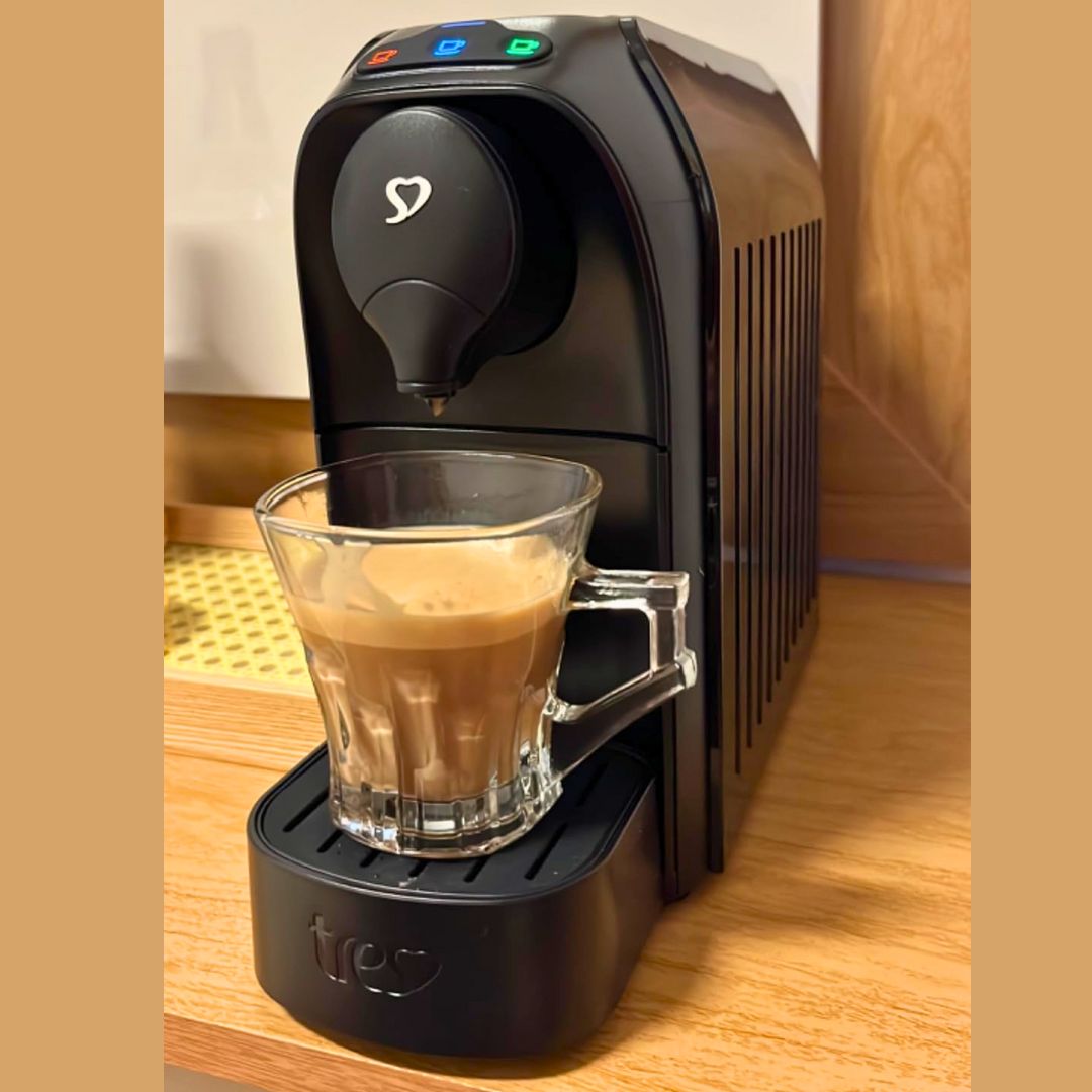 Cafeteira Espresso Passione Preta – TRES 3 Corações