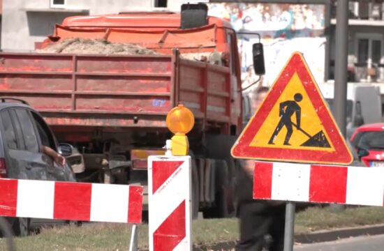 ASFALTIRANJE UDARNIH RUPA PO KRAGUJEVCU – Evo koje ulice su danas na redu!