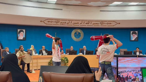 thHvgR w7iB9HMUK.jpg