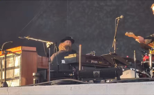 j eSnztXu54 JZn3.jpg