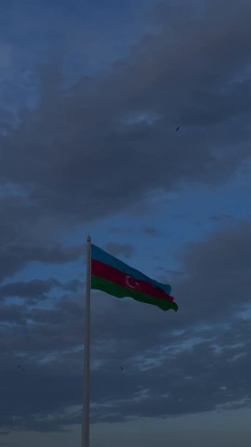 F05y r8O fNSFqLk.jpg