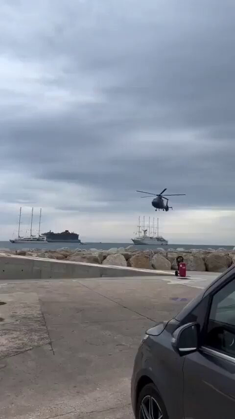 iGzxOKBB7bcElzrs.jpg