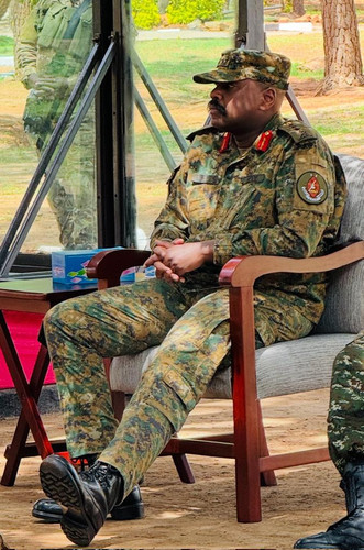 GreUTQEXQAEefD .jpg