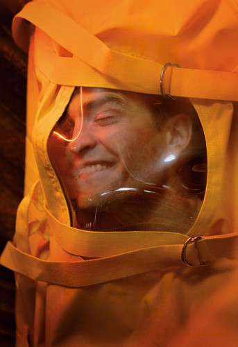 [3000x4375] Mickey17 Char v07