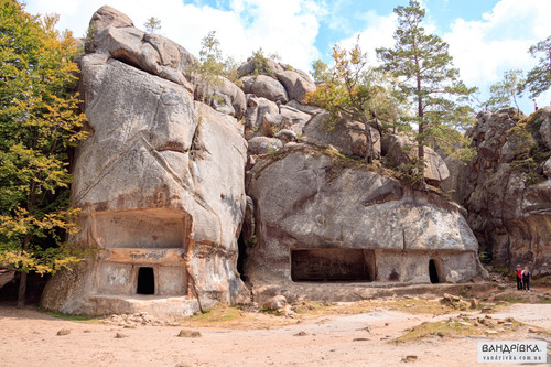 Skeli Dovbusha s. Bubnyshhe 1.jpg