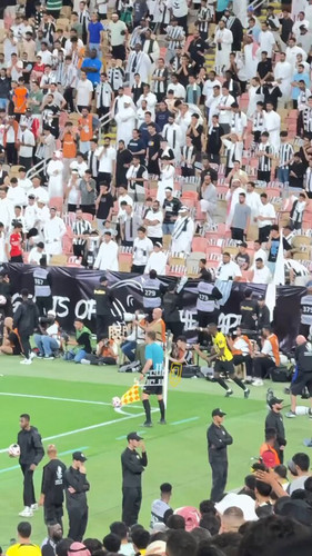 P LWaj qfttTBGf9.jpg