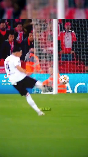 xc MuCmLLamzz9CB.jpg