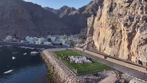 R z8NbyvOdWi49Mh.jpg