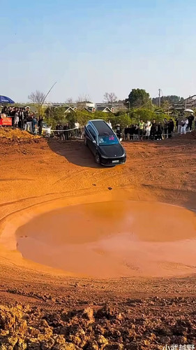 gcZf uTxsXtlqjJJ.jpg