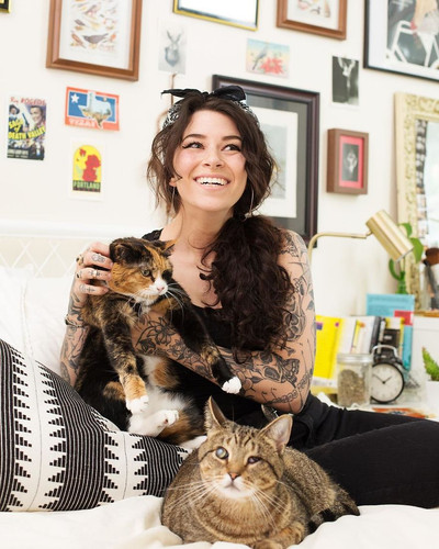 This photographer creates a series depicting women and their adopted cats 5f59e551124cd 880.jpg