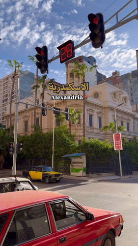 b GBYZNHfMkFHXjn.jpg