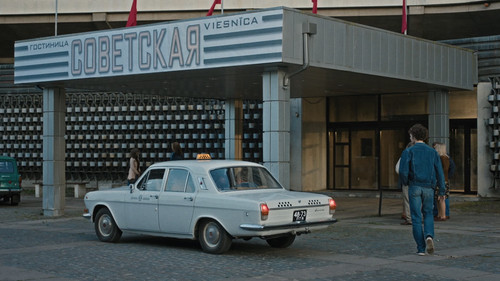 Padomju.dzinsi.S01E01.1080p.MAX.WEB DL.CZ LV.H.264 playWEB.mkv snapshot 00.09.44 [2025.04.01 10.28.4.jpg