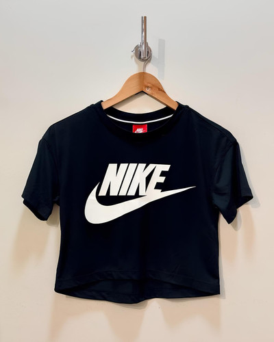 Camiseta Nike Sportswear Essential Feminina.jpg