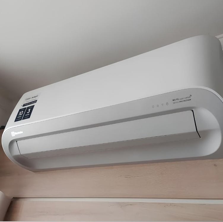 Ar Condicionado Split Hi Wall Electrolux Color Adapt 24000 BTU/h Frio 3124IFBA206 220 Volts