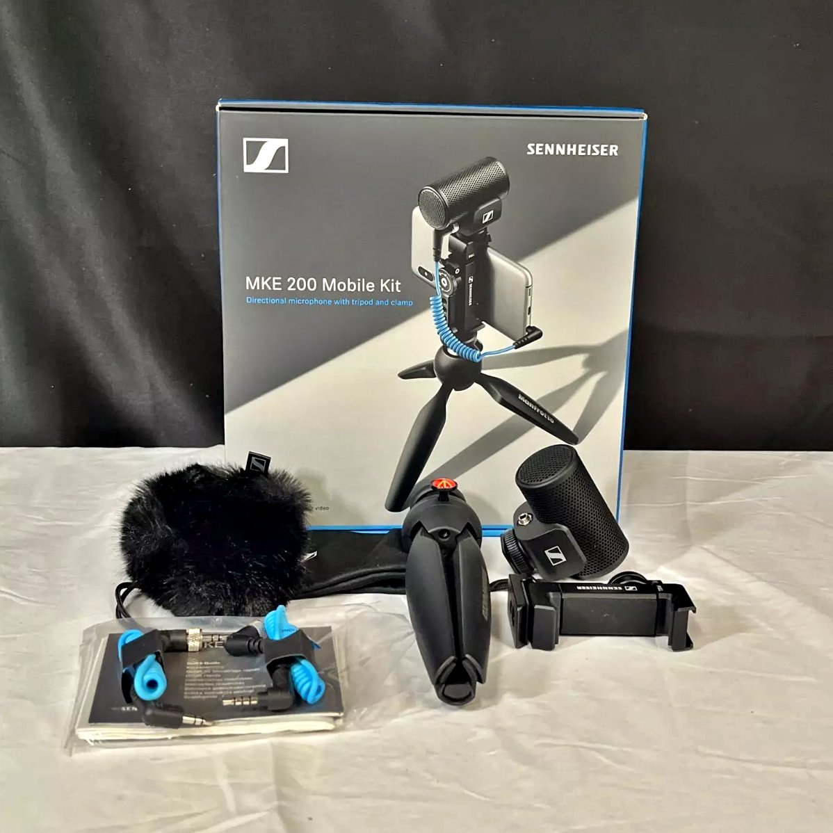 Microfone Supercardioide Sennheiser, Compacto, Direcional, Kit Mobile MKE 200: Clip para Smartphone + Mini Tripé, Preto – 509256