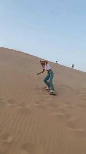 lQKoNyxYK7yyY1jb.jpg