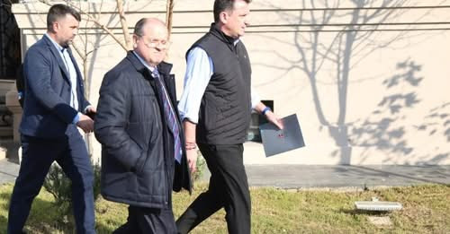 15000129771302210017?url=https%3A%2F%2Falbeu.com%2Fwp content%2Fuploads%2F2025%2F02%2Fveliaj arresti.jpg
