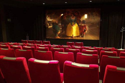 empty movie theater during snow white 2 67e28e1099d0b 700.jpg