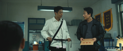 黄雀.Watch.Your.Back.S01E01.2025.2160p.WEB DL.H265.EDR.DDP5.1 HHWEB.mkv 20250326 201438.934.png